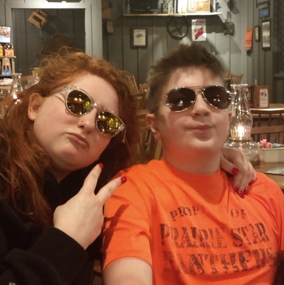 Meet your Posher, Pamela. π Posh Ambassador π - Picture 3 of 7